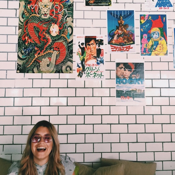 Meet your Posher, Veronica - Picture 2 of 8